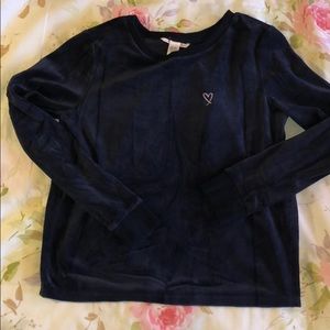 Long sleeve, cut-out back sweater